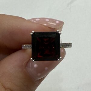 Natural Garnet and Diamond Yellow Gold Ring